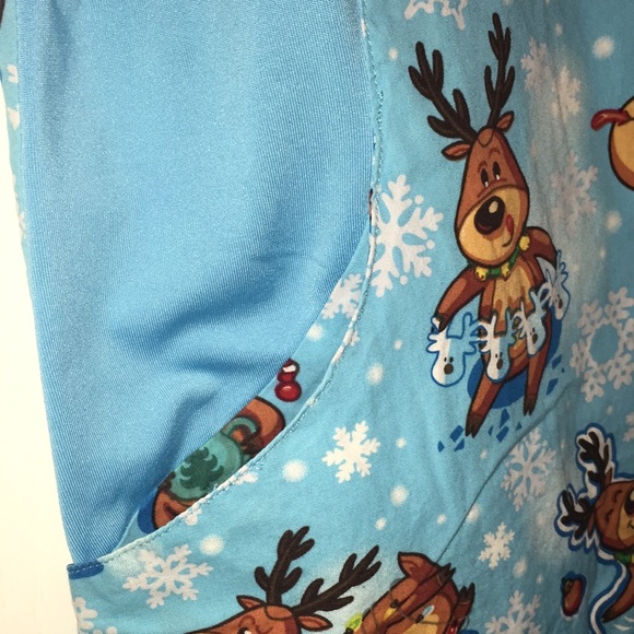 Ladies Scrub Top Reindeer Christmas Holiday Size Small - Picture 5 of 7